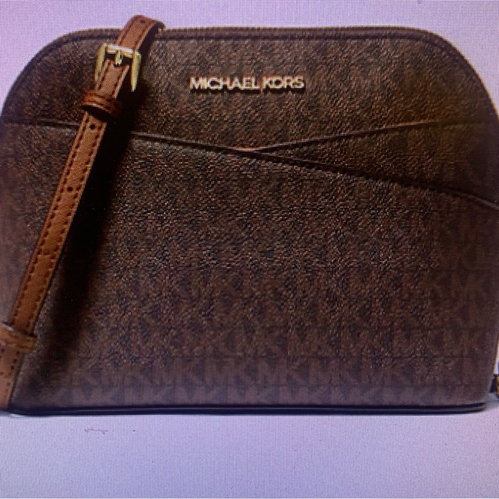Michael Kors Jet Set Travel Medium Log Dome Crossbody Bag. 8.5”Wx6.75”Hx3.5”D
